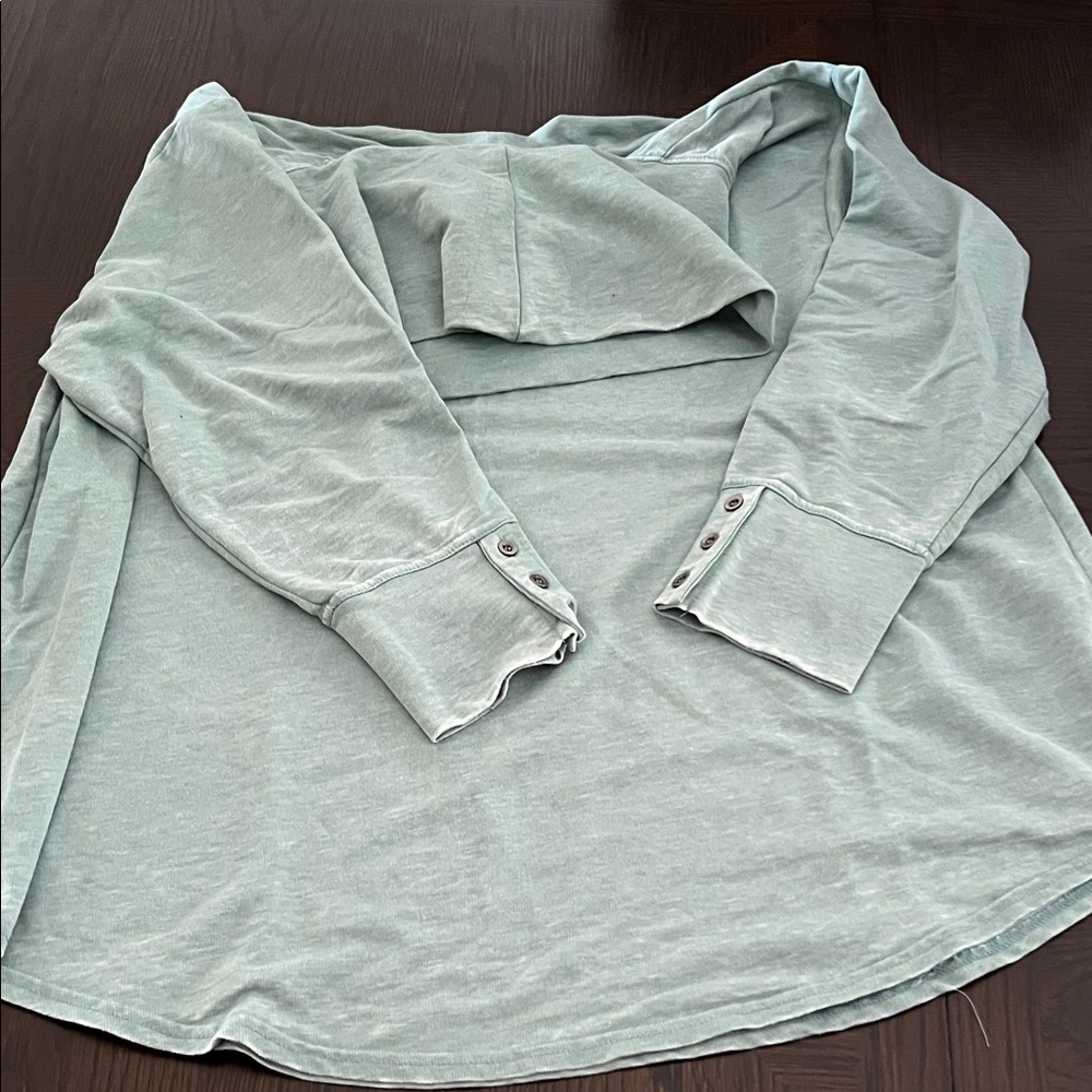 Jane and Delancey green Long Sleeve Tee - Picture 2 of 5